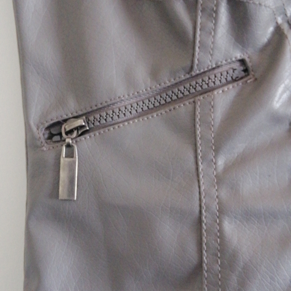 Grey sleeveless zipped top - Picture 5 of 7